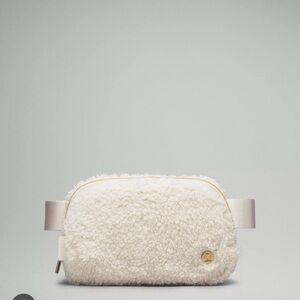 COPY - Lululemon fleece belt bag